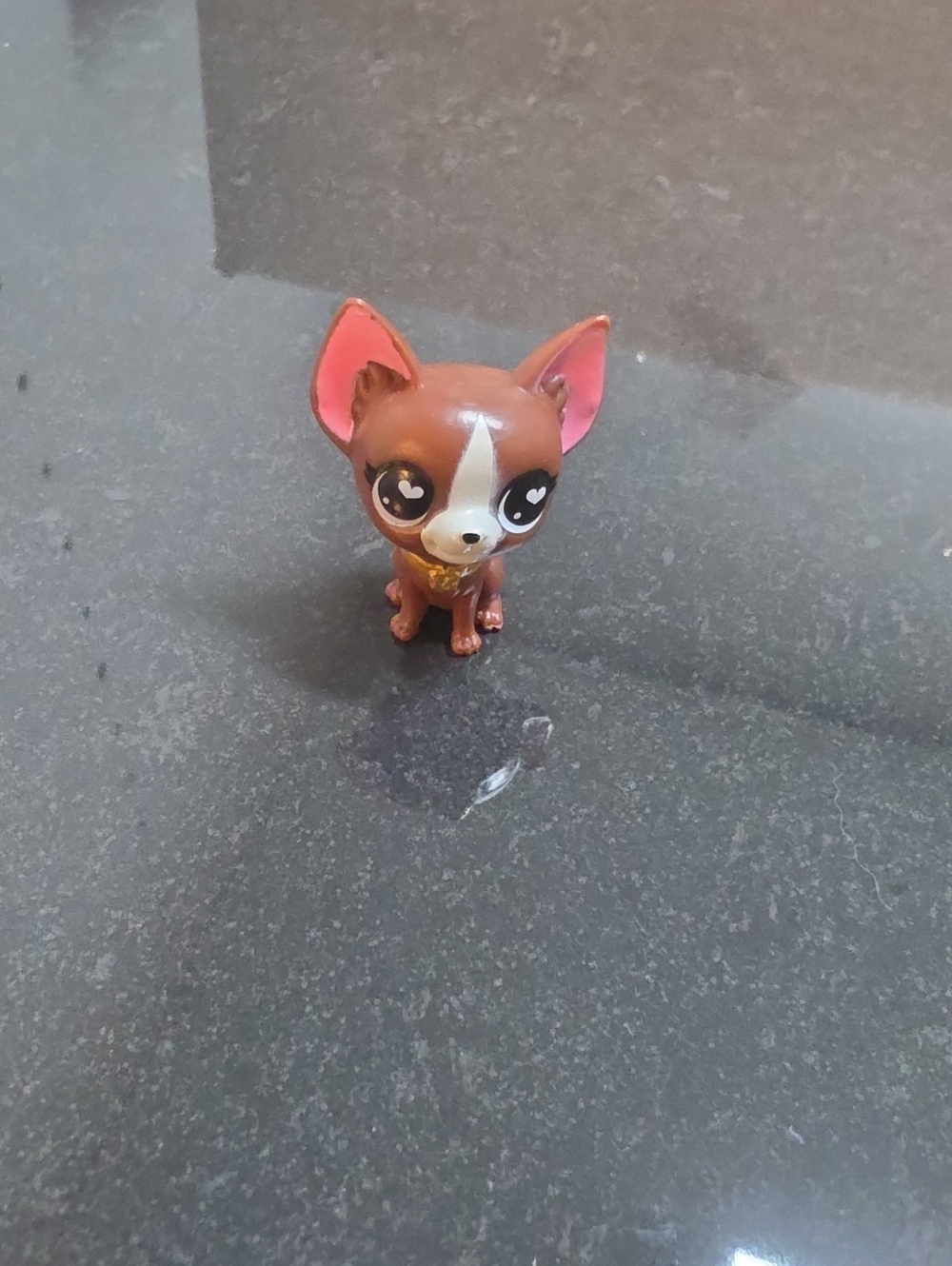 ZURU Mini Brands Fashion Surprise Vibe – Mini Dog / Chihuahua Figurine 🐾